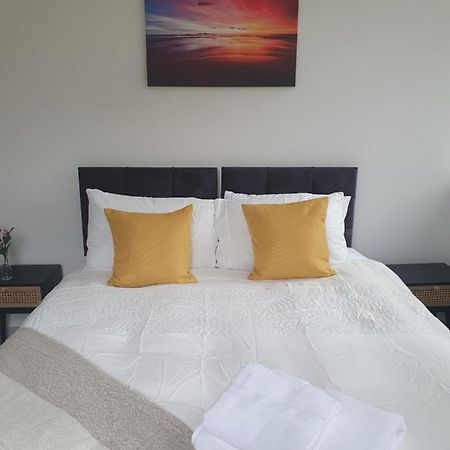 1 & 2 Bed Apartments - Desborough, Kettering, Cosy, Parking, Family, Wifi Extérieur photo
