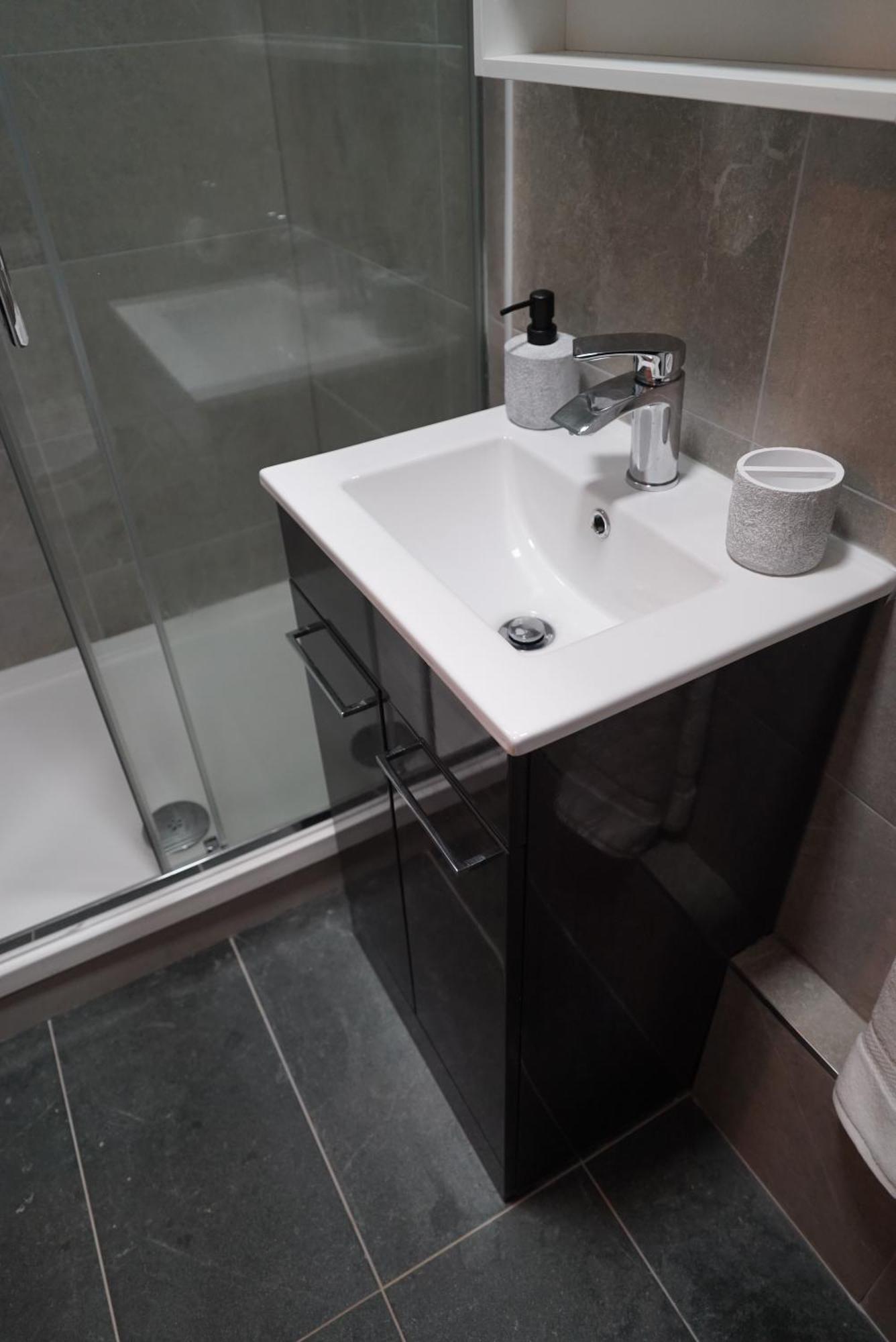 1 & 2 Bed Apartments - Desborough, Kettering, Cosy, Parking, Family, Wifi Extérieur photo